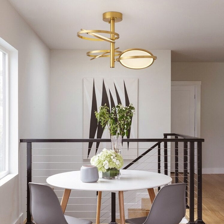 https://cdn.shopify.com/s/files/1/2499/8120/products/lustre-design-en-metal-dore-avec-lampe-arrondie-skalla.jpg?v=1640877036