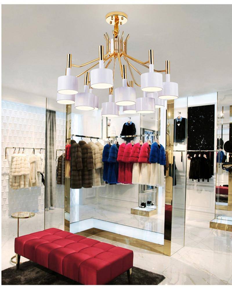 https://cdn.shopify.com/s/files/1/2499/8120/products/lustre-design-dore-a-led-et-lampes-noires-ou-blanches-foyer_2ddd14ad-d6fb-4cd0-a5bd-816ae27d508f.jpg?v=1632791389