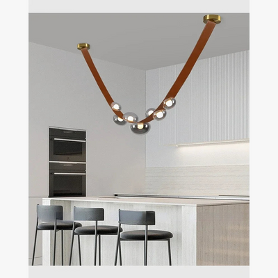 https://cdn.shopify.com/s/files/1/2499/8120/files/sandyha-lustre-en-cuir-avec-suspension-led-design-moderne-3.png?v=1708946112