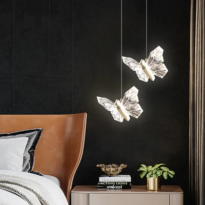 Version suspension une tête du luminaire papillon doré