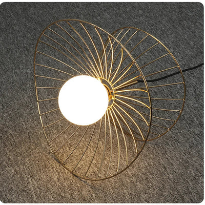 https://cdn.shopify.com/s/files/1/2499/8120/files/suspension-plafonnier-design-en-m-tal-avec-fil-r-glable-led-3.jpg?v=1719399672